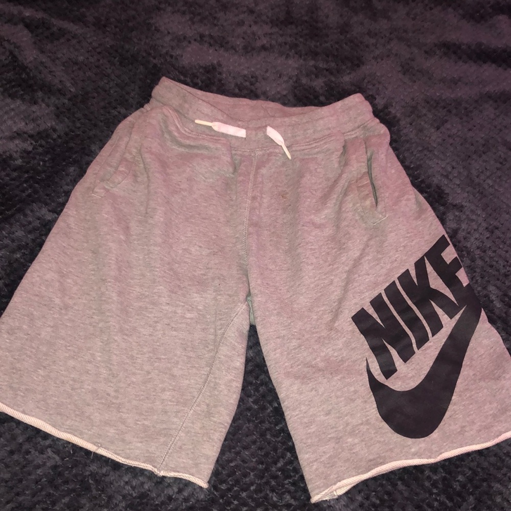 NIKE SWEAT SHORTS